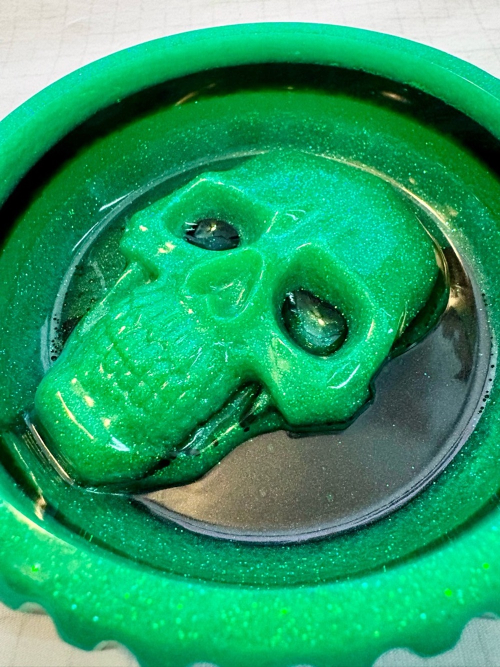 Handmade Resin Skull Trinket Tray / Ashtray Neon Green + Black - Picture 5 of 5